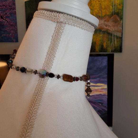 Chic Beaded Necklace with Red and Brown Accents - Picture 2 of 3